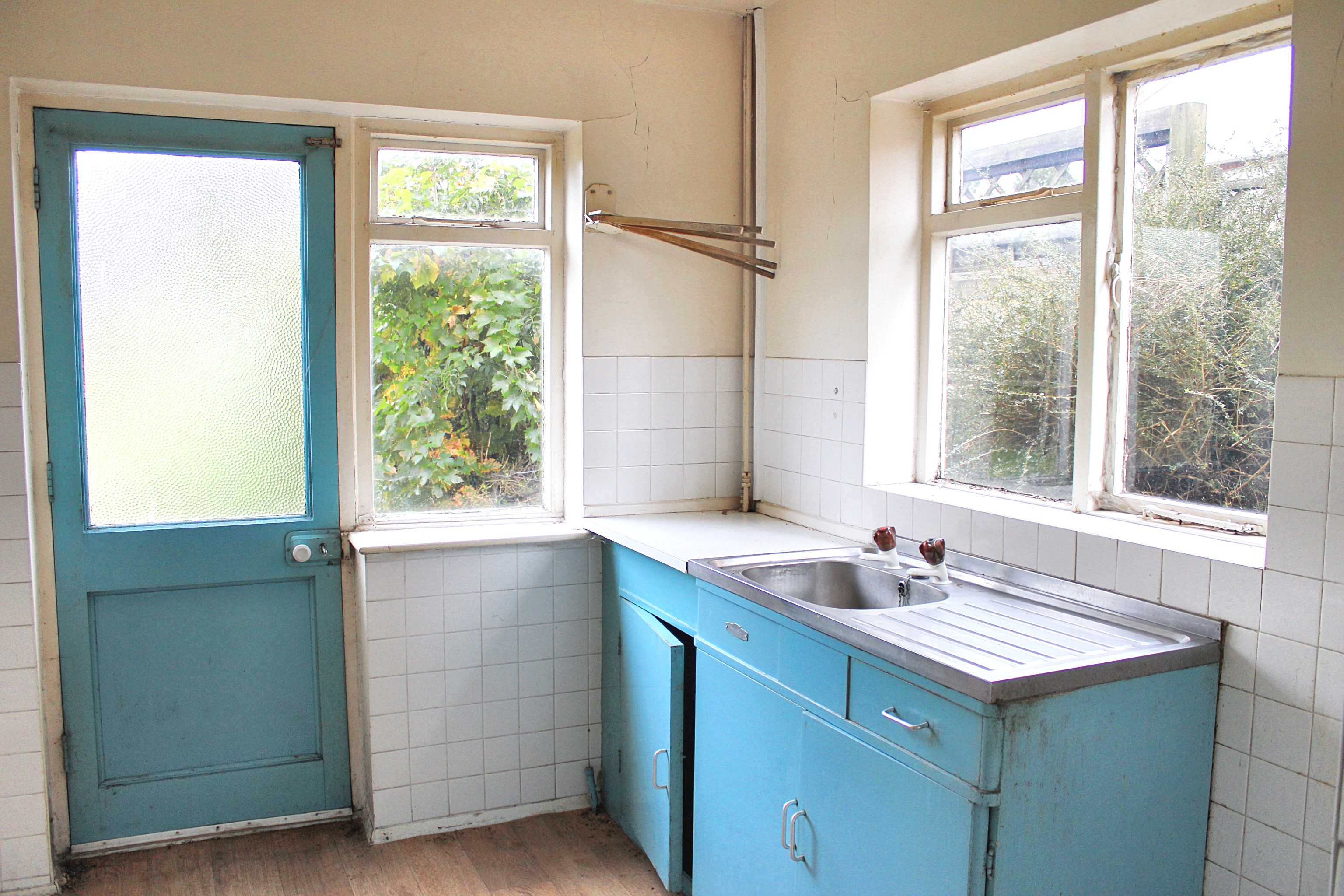 Canterbury Road, Kennington, Ashford, Kent, TN24 9QE