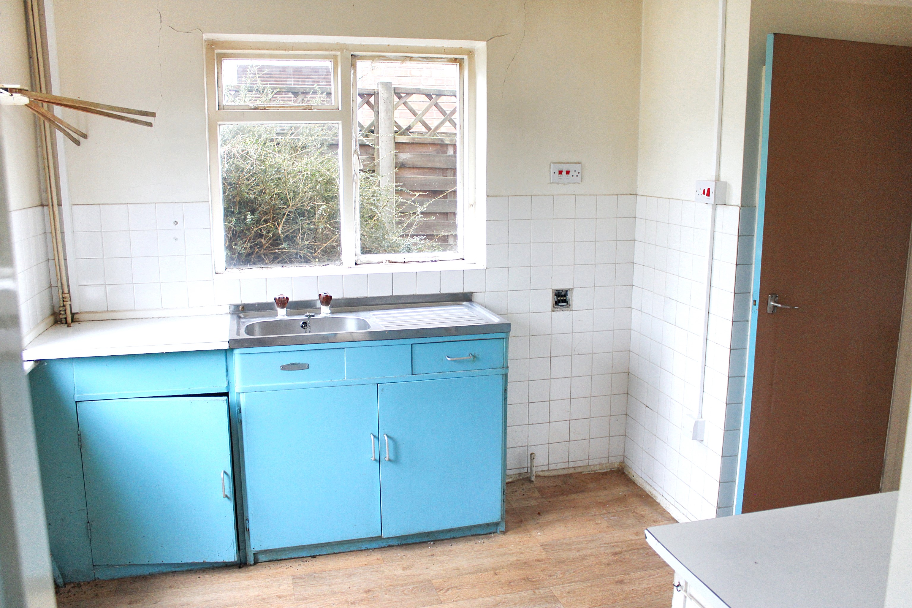 Canterbury Road, Kennington, Ashford, Kent, TN24 9QE