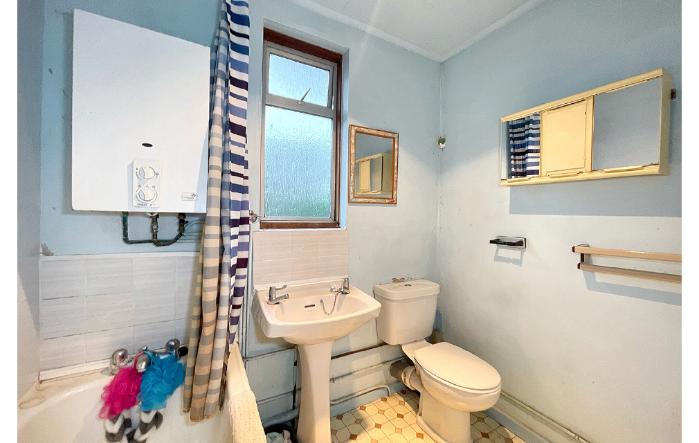 Hill Rise, Chippenham, Wiltshire, SN15 1AY