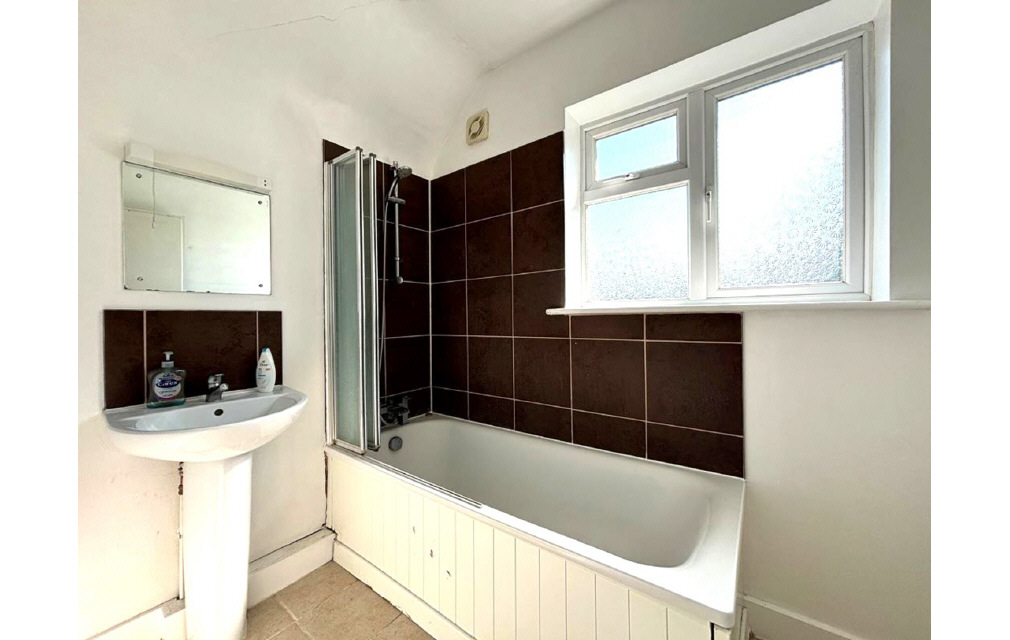 Craddocks Avenue, Ashtead, Surrey, KT21 1PB