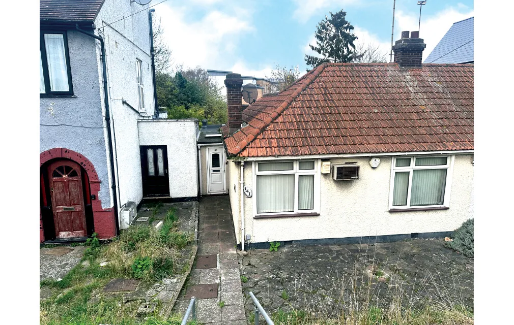 Bullsmoor Lane, Enfield, Middlesex, EN3 6TH