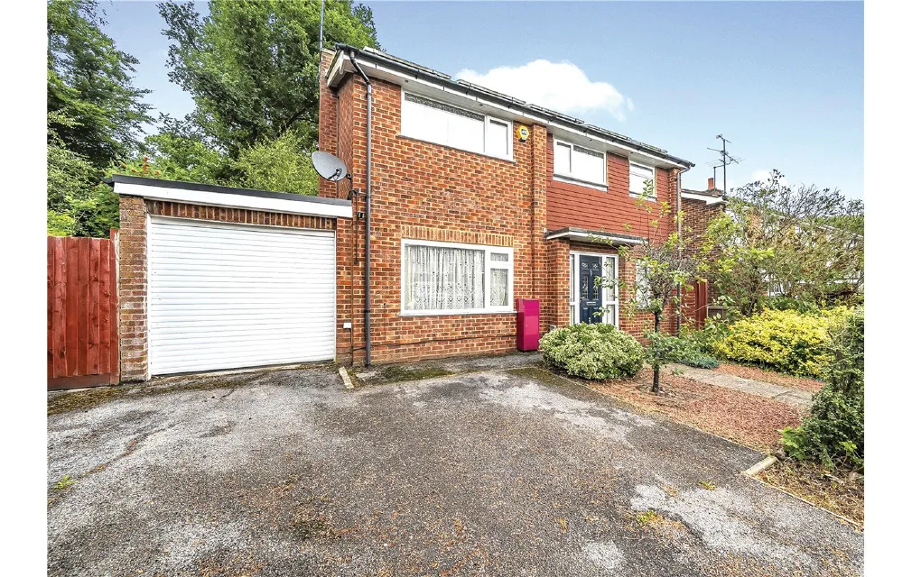 Linstead Road, Farnborough, Hampshire, GU14 9HH