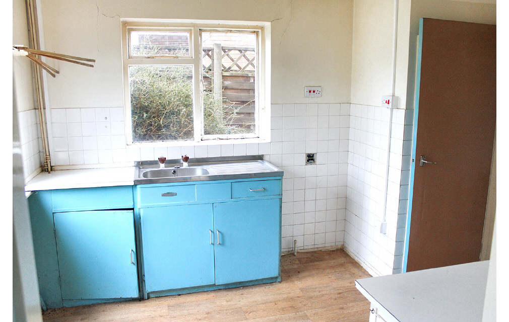 Canterbury Road, Kennington, Ashford, Kent, TN24 9QE