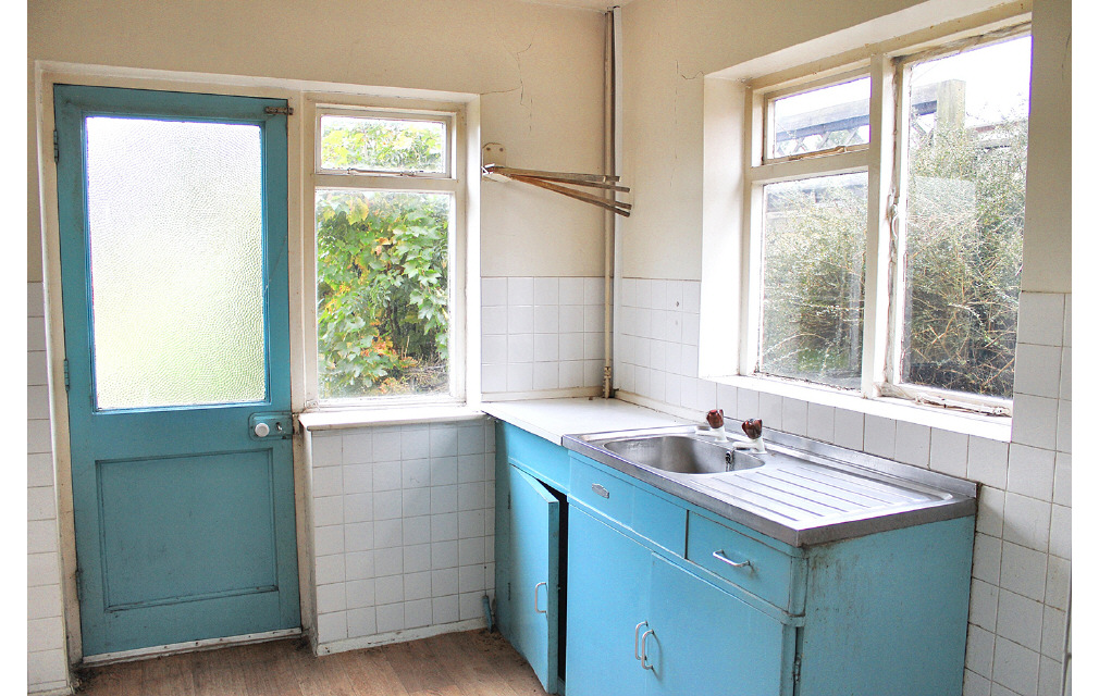 Canterbury Road, Kennington, Ashford, Kent, TN24 9QE