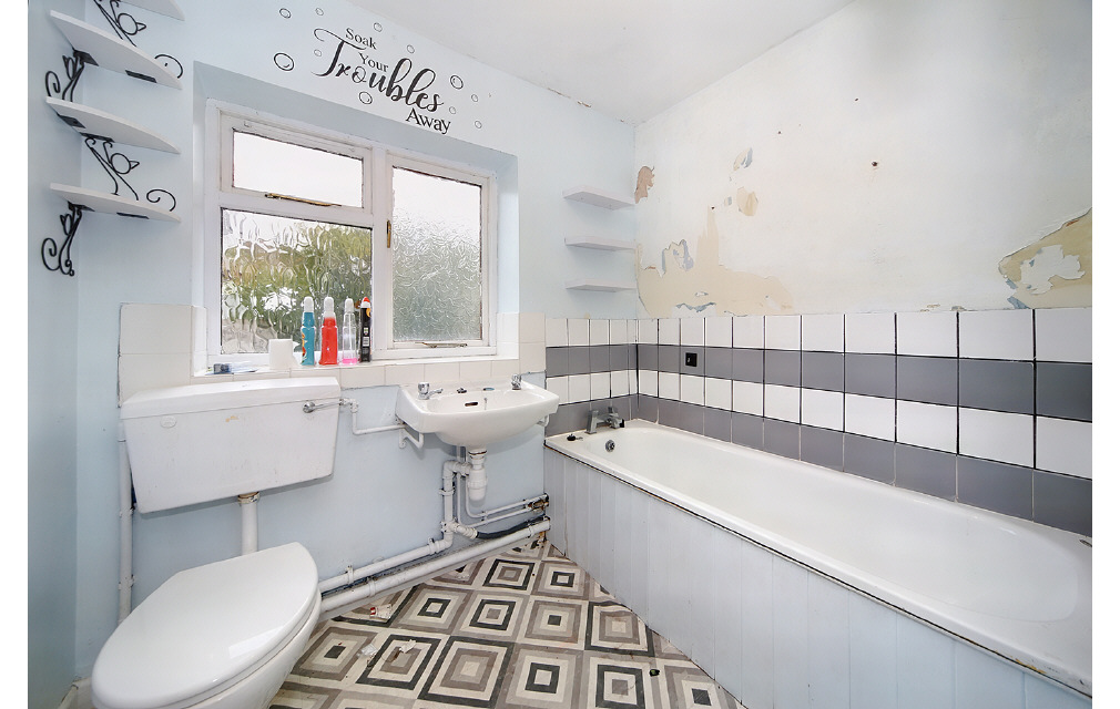 Whitethorn Way, Newcastle, Staffordshire, ST5 7BT
