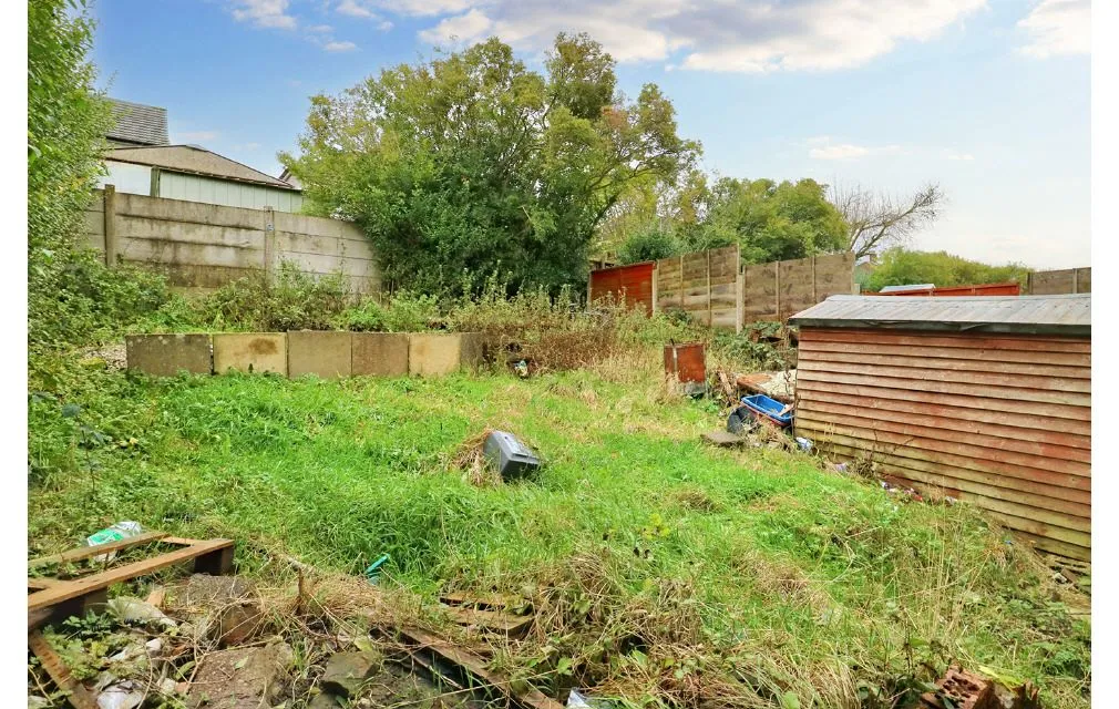 Whitethorn Way, Newcastle, Staffordshire, ST5 7BT