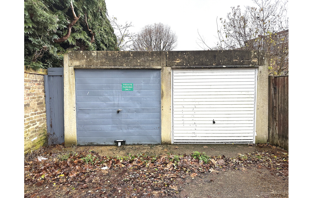 Meadlands Drive, Richmond, Surrey, TW10 7EF