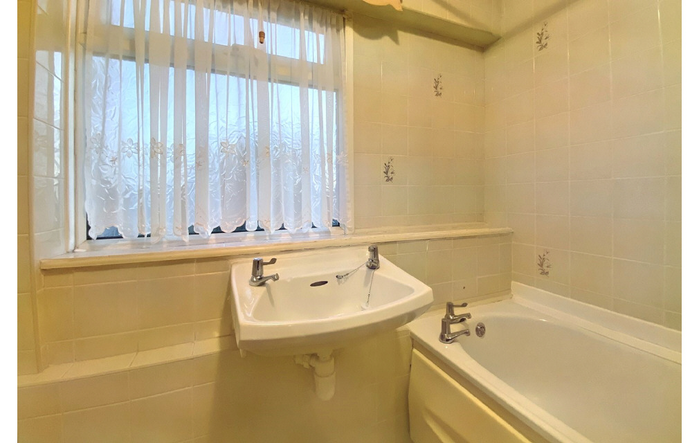 Heaton Avenue, Romford, Essex, RM3 7HL