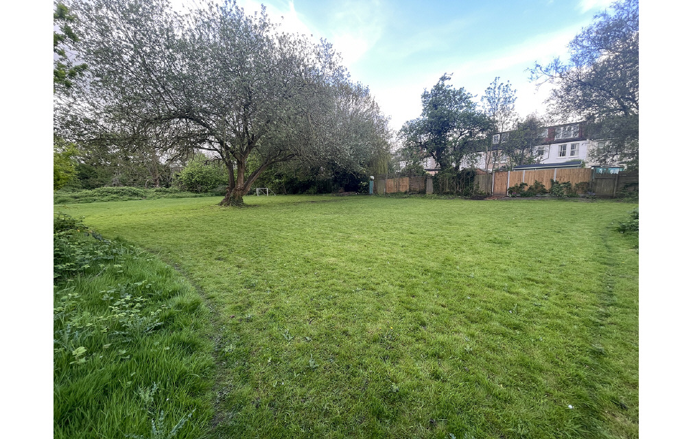Tangle Tree Close, London, N3 2TR