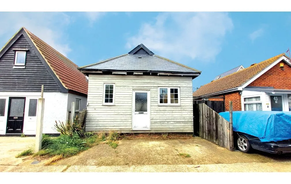 Sunbeam Avenue, Jaywick, Clacton-on-Sea, Essex, CO15 2JJ