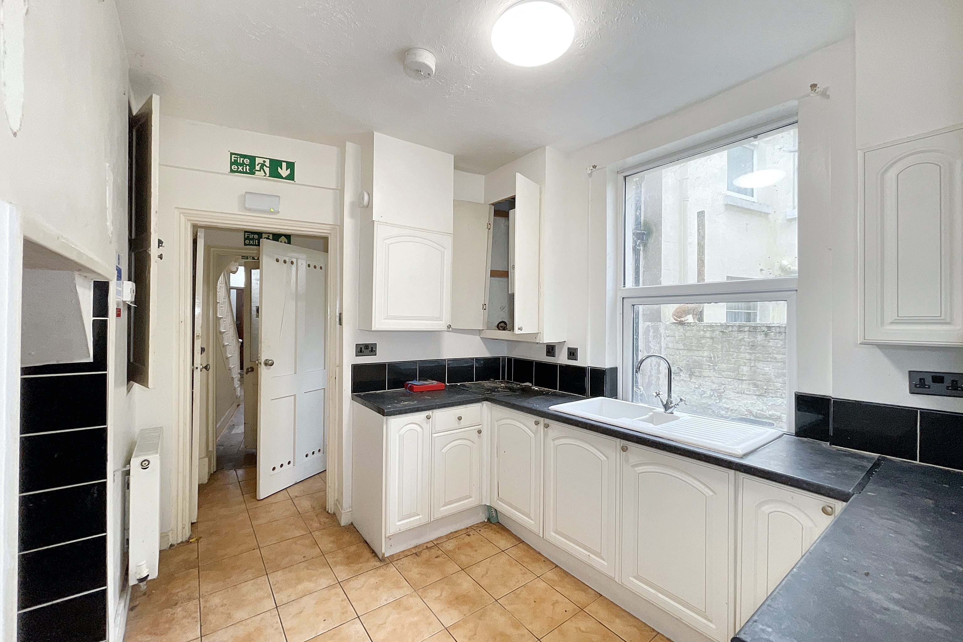 Babbacombe Road, Torquay, Devon, TQ1 1HL