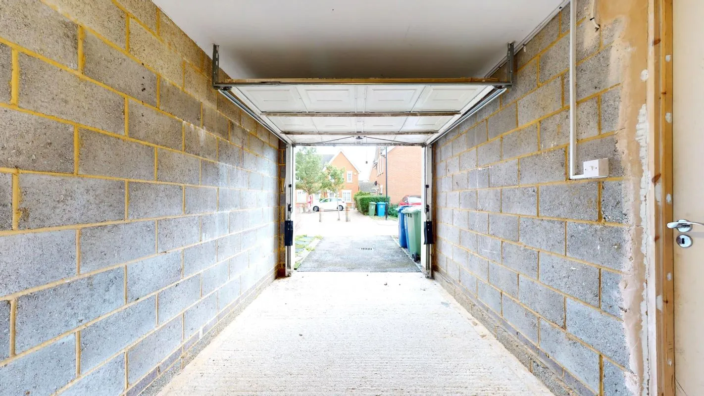Online Property Auction in London: Bismuth Drive, Sittingbourne, ME10 5JT | Auction ends 22/10/2025.