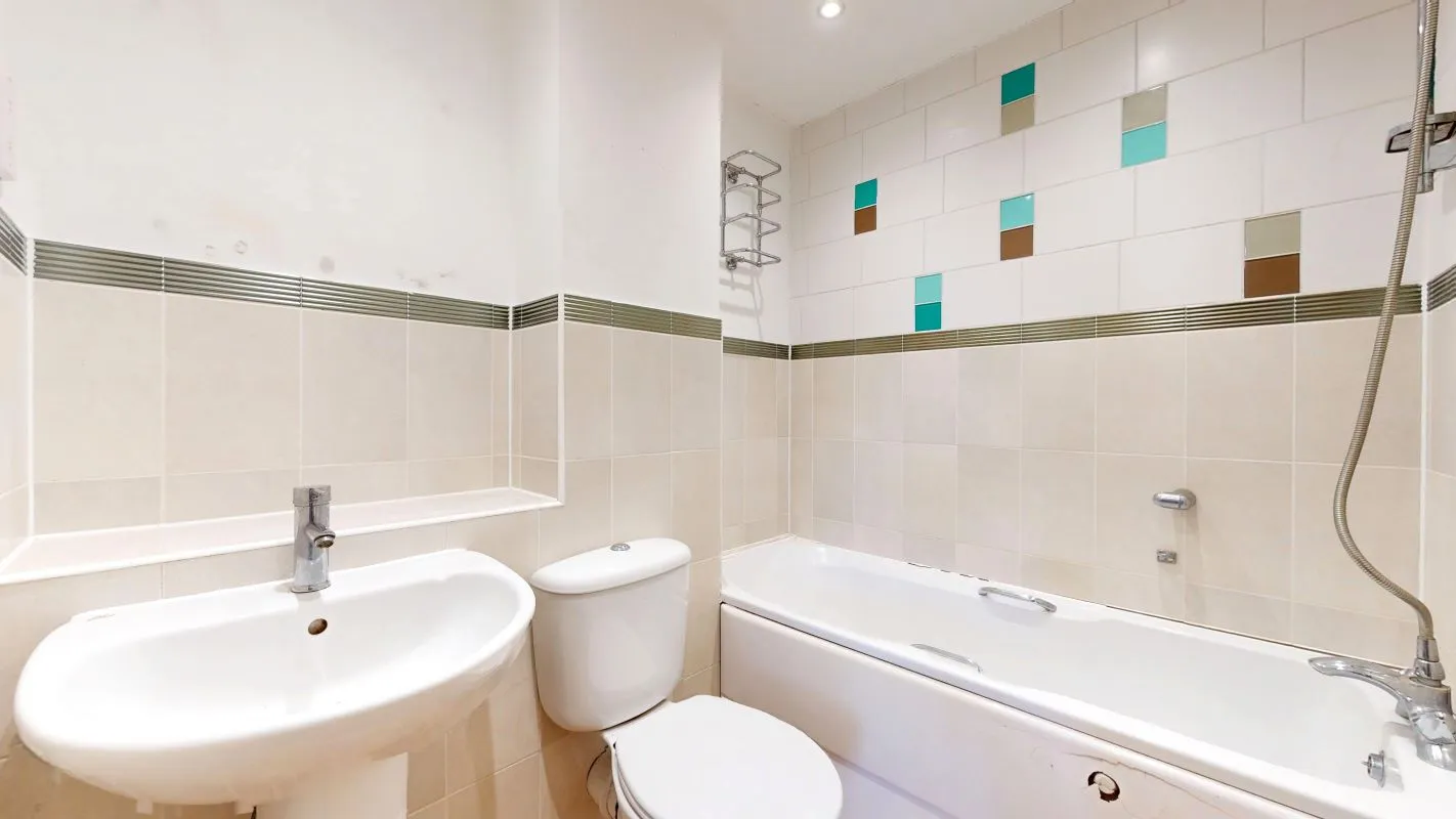 Online Property Auction in London: Bismuth Drive, Sittingbourne, ME10 5JT | Auction ends 22/10/2025.