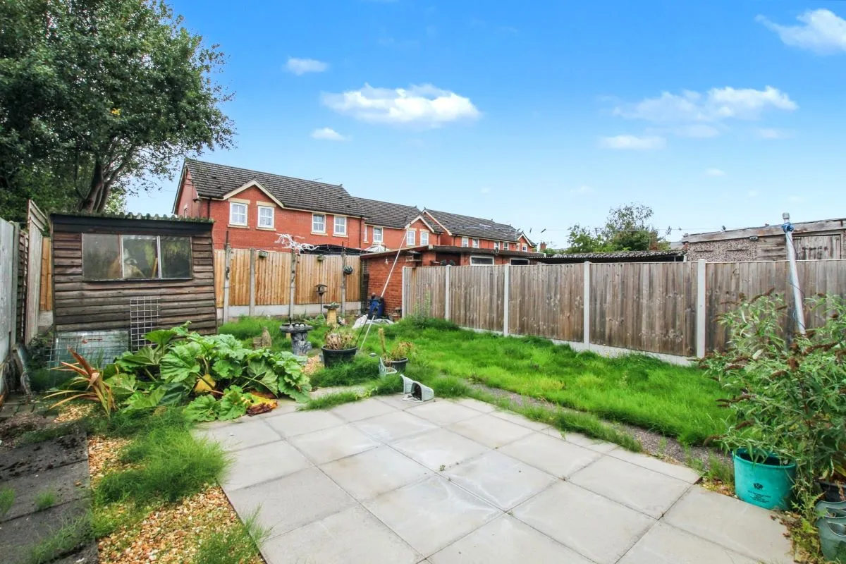 Online Property Auction in London: Stoneley Avenue, Crewe, CW1 4NH | Auction ends 22/10/2025, a Guide Price of £40,000+.