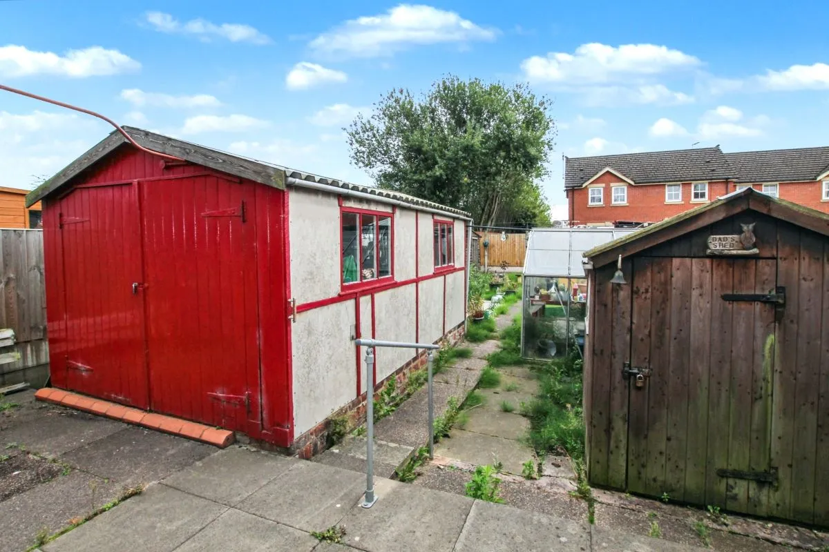 Online Property Auction in London: Stoneley Avenue, Crewe, CW1 4NH | Auction ends 22/10/2025, a Guide Price of £40,000+.