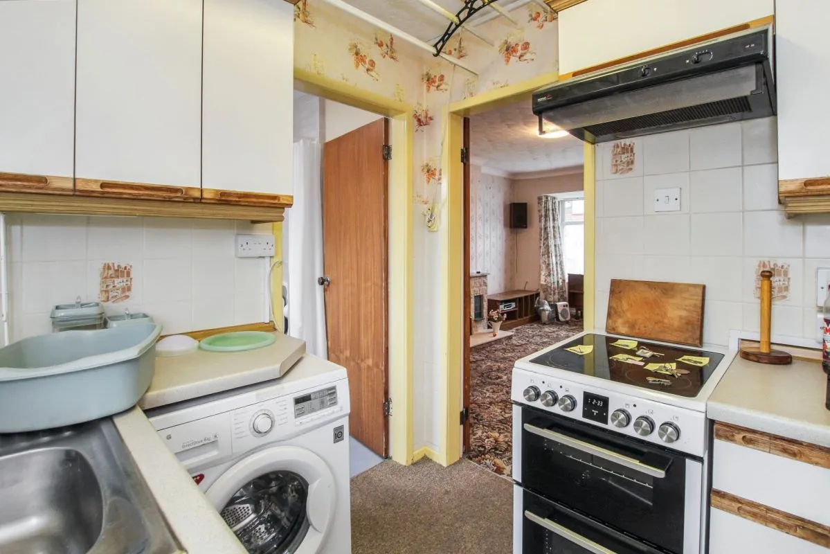 Online Property Auction in London: Stoneley Avenue, Crewe, CW1 4NH | Auction ends 22/10/2025, a Guide Price of £40,000+.