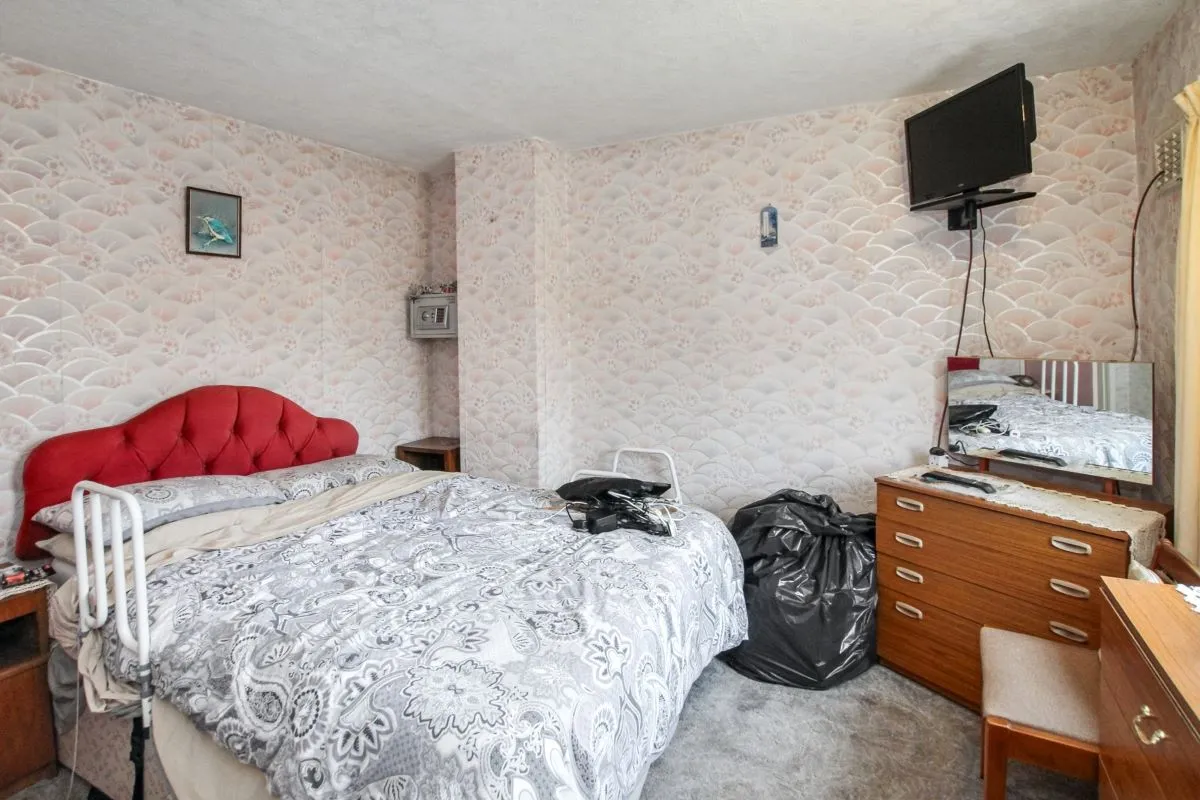 Online Property Auction in London: Stoneley Avenue, Crewe, CW1 4NH | Auction ends 22/10/2025, a Guide Price of £40,000+.