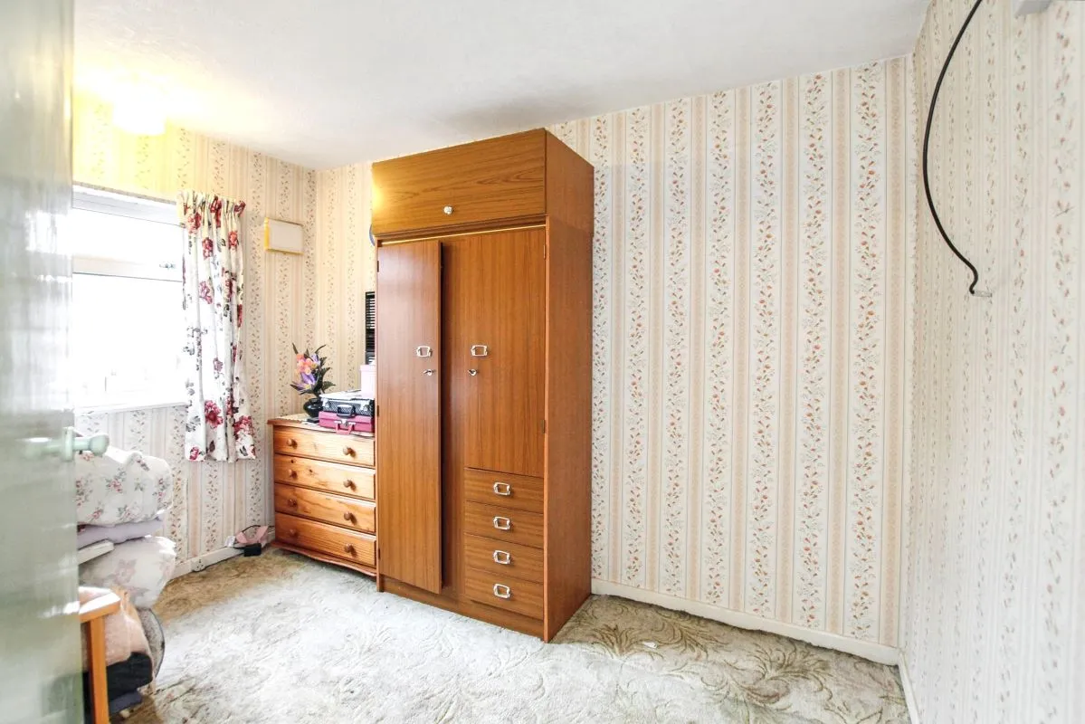 Online Property Auction in London: Stoneley Avenue, Crewe, CW1 4NH | Auction ends 22/10/2025, a Guide Price of £40,000+.