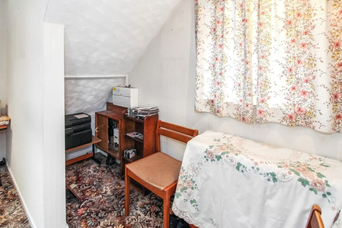 Online Property Auction in London: Stoneley Avenue, Crewe, CW1 4NH | Auction ends 22/10/2025, a Guide Price of £40,000+.
