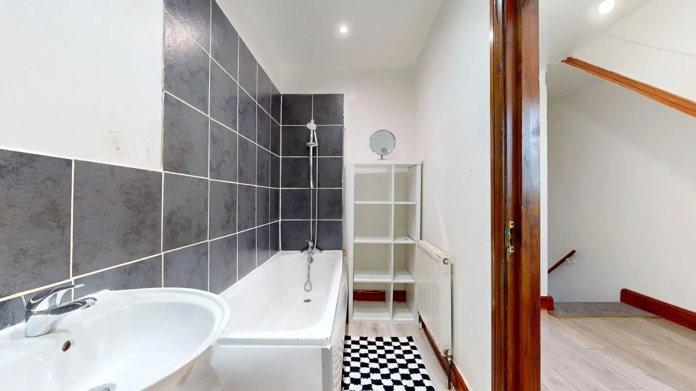 Online Property Auction in London: Norbury Road, Thornton Heath, CR7 8JN | Auction ends 22/10/2025, a Guide Price of £110,000+.