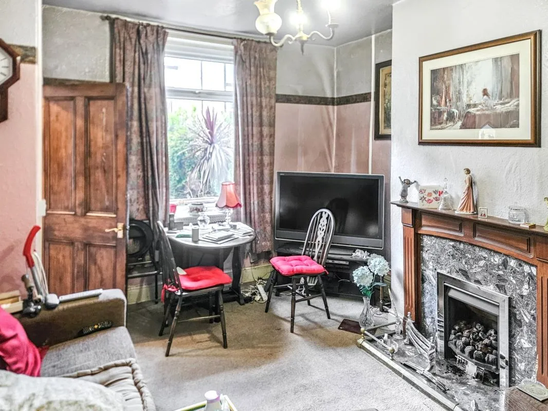 Online Property Auction in London: Thornhill Road, Brighouse, HD6 3AH | Auction ends 22/10/2025, a Guide Price of £35,000+.