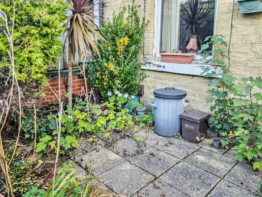 Online Property Auction in London: Thornhill Road, Brighouse, HD6 3AH | Auction ends 22/10/2025, a Guide Price of £35,000+.
