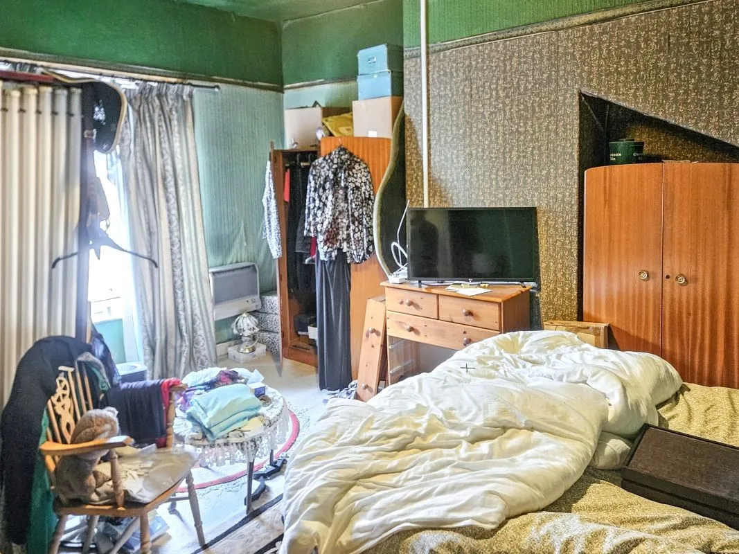 Online Property Auction in London: Thornhill Road, Brighouse, HD6 3AH | Auction ends 22/10/2025, a Guide Price of £35,000+.