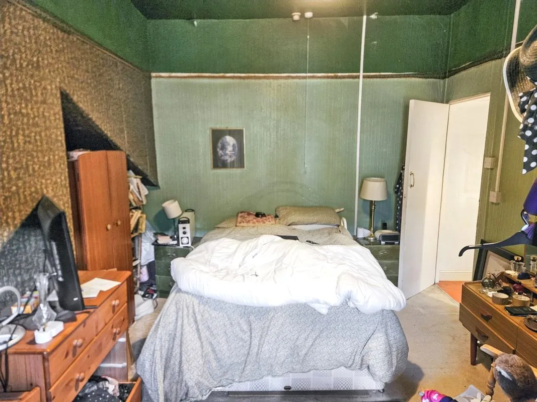 Online Property Auction in London: Thornhill Road, Brighouse, HD6 3AH | Auction ends 22/10/2025, a Guide Price of £35,000+.