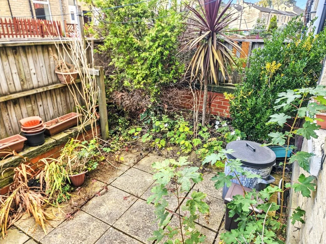 Online Property Auction in London: Thornhill Road, Brighouse, HD6 3AH | Auction ends 22/10/2025, a Guide Price of £35,000+.