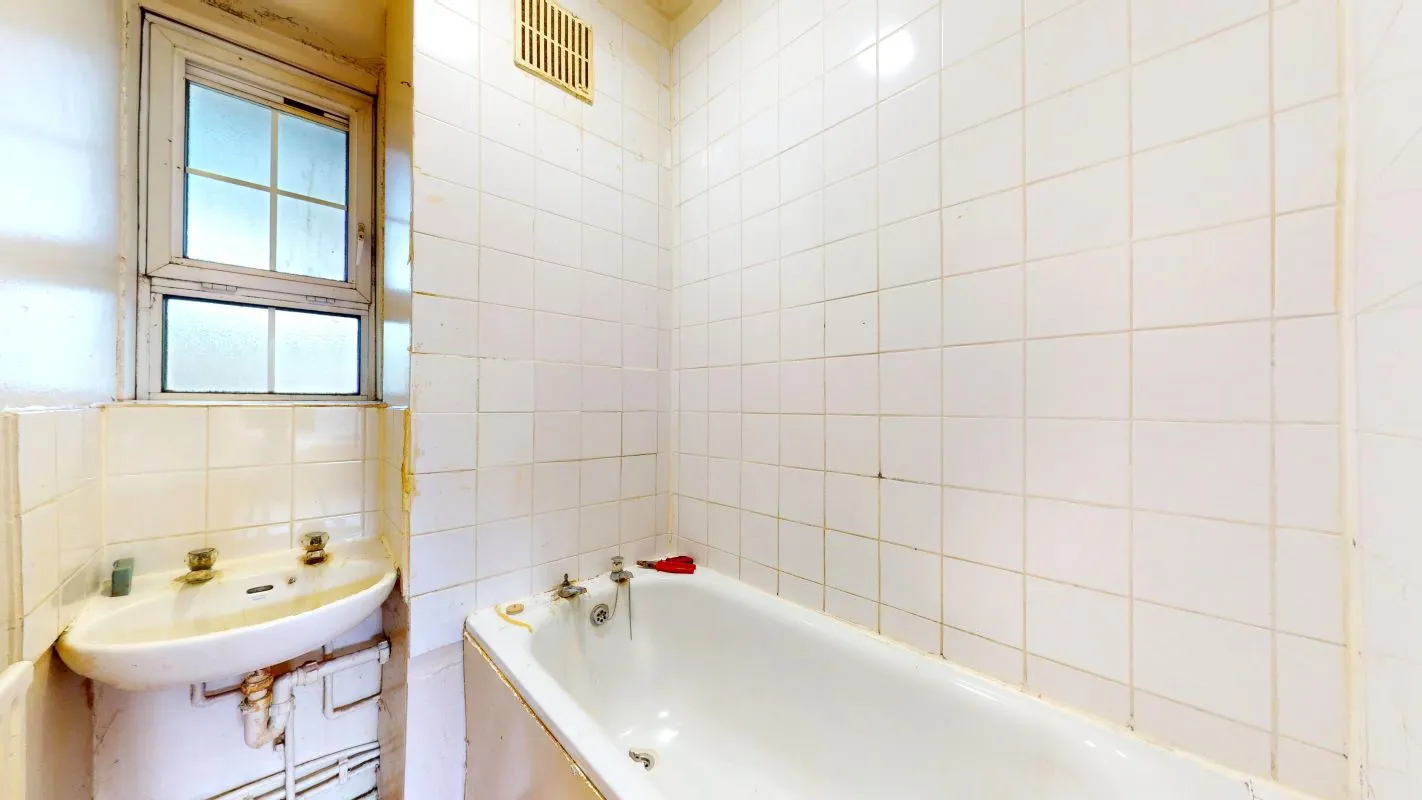 Online Property Auction in London: Haddo House, Haddo Street, Greenwich, SE10 9SF | Auction ends 22/10/2025, a Guide Price of £225,000+.
