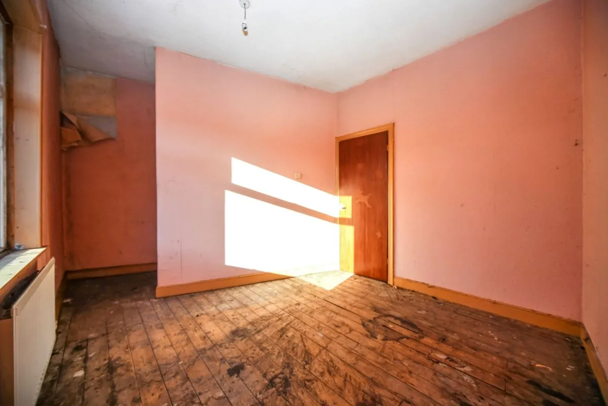 Online Property Auction in London: Leinster Street, Farnworth, Bolton, BL4 9HS | Auction ends 22/10/2025, a Guide Price of £50,000+.