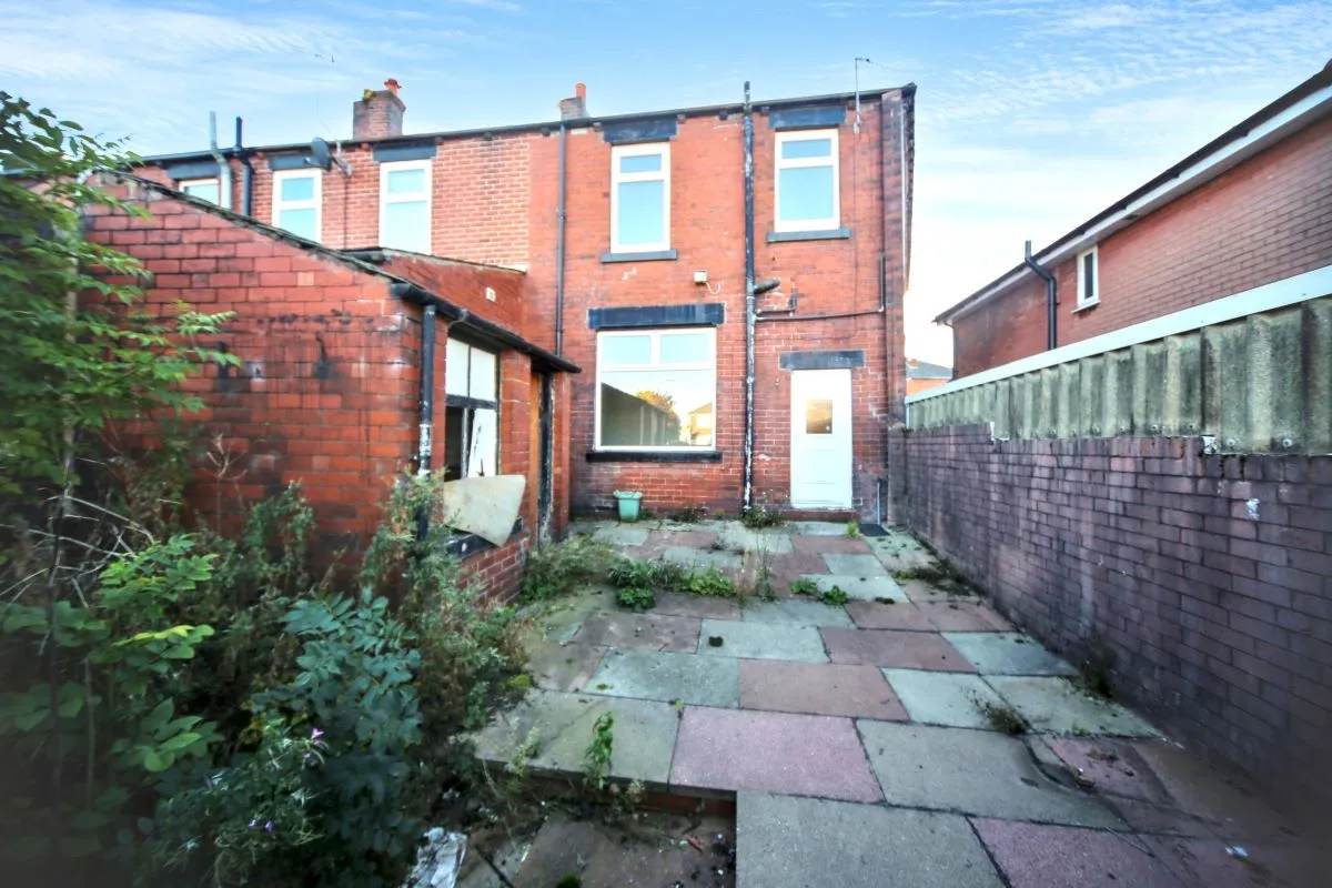 Online Property Auction in London: Leinster Street, Farnworth, Bolton, BL4 9HS | Auction ends 22/10/2025, a Guide Price of £50,000+.