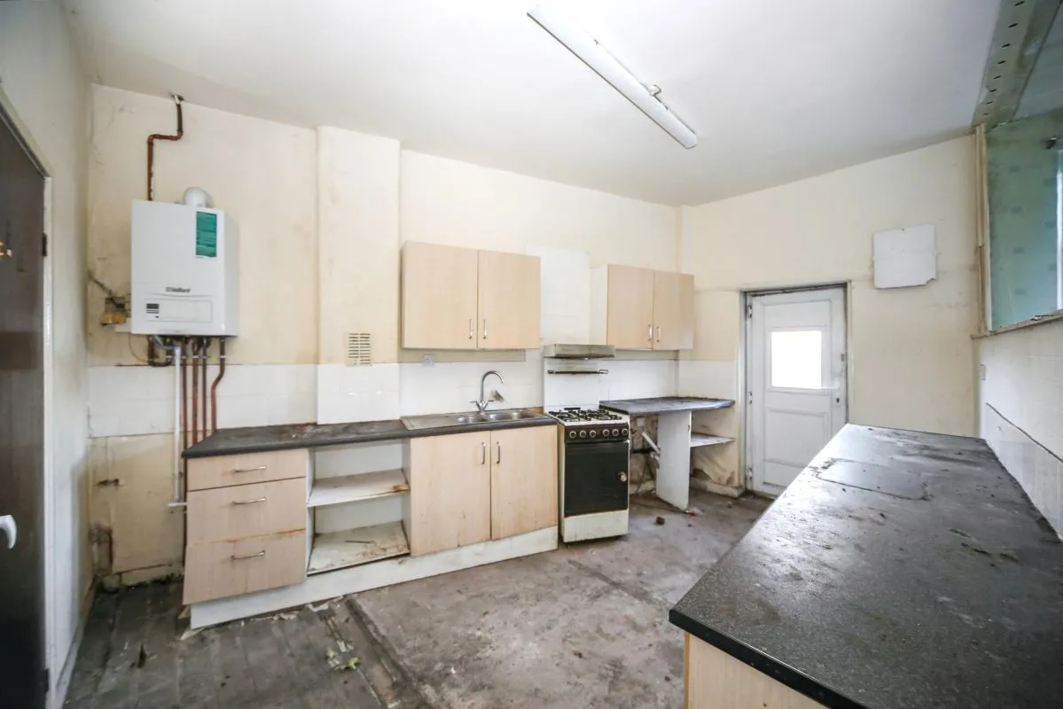 Online Property Auction in London: Leinster Street, Farnworth, Bolton, BL4 9HS | Auction ends 22/10/2025, a Guide Price of £50,000+.