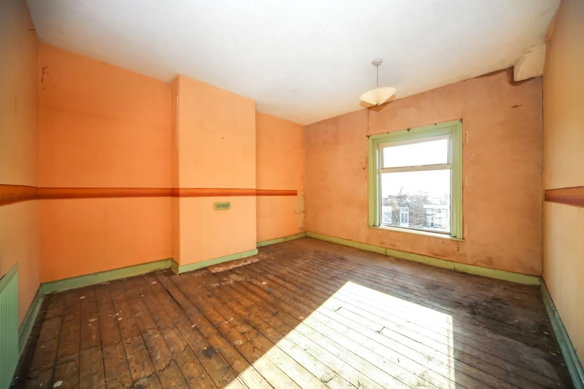 Online Property Auction in London: Leinster Street, Farnworth, Bolton, BL4 9HS | Auction ends 22/10/2025, a Guide Price of £50,000+.