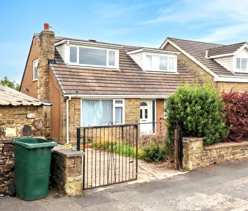 Online Property Auction in London: New Park Road, Queensbury, BD13 1PP | Auction ends 22/10/2025, a Guide Price of £110,000+.