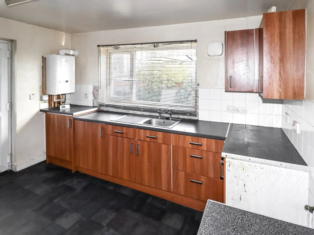 Online Property Auction in London: New Park Road, Queensbury, BD13 1PP | Auction ends 22/10/2025, a Guide Price of £110,000+.
