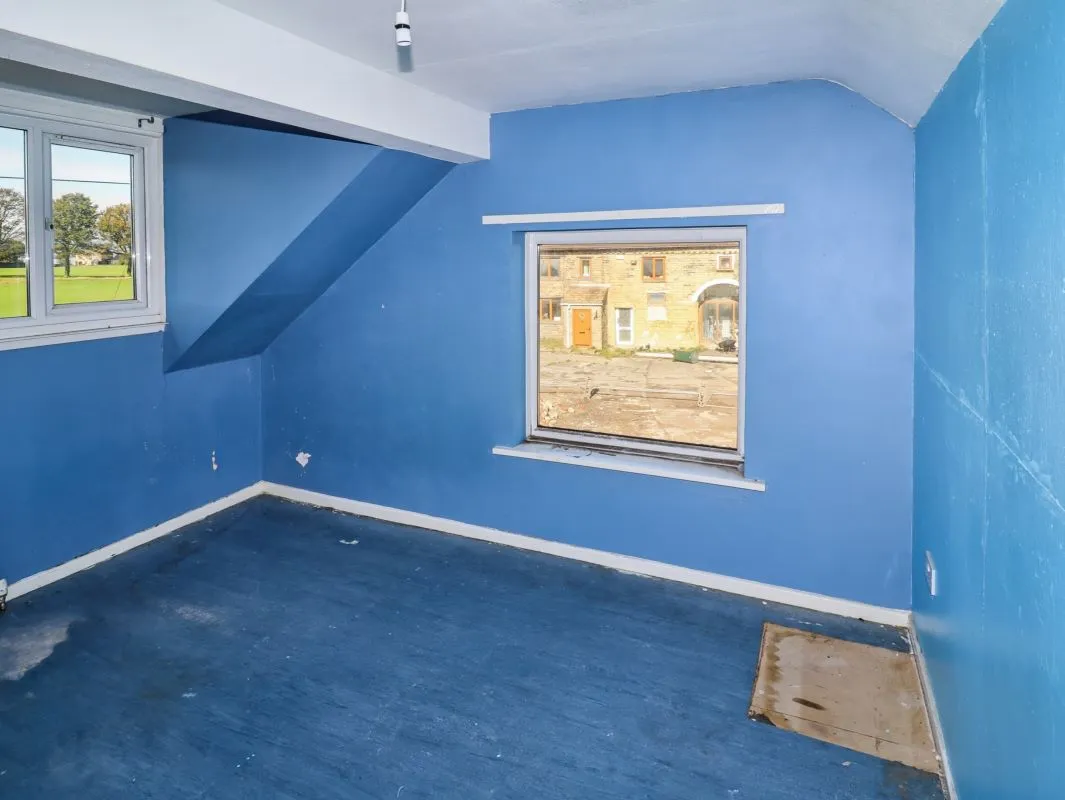 Online Property Auction in London: New Park Road, Queensbury, BD13 1PP | Auction ends 22/10/2025, a Guide Price of £110,000+.