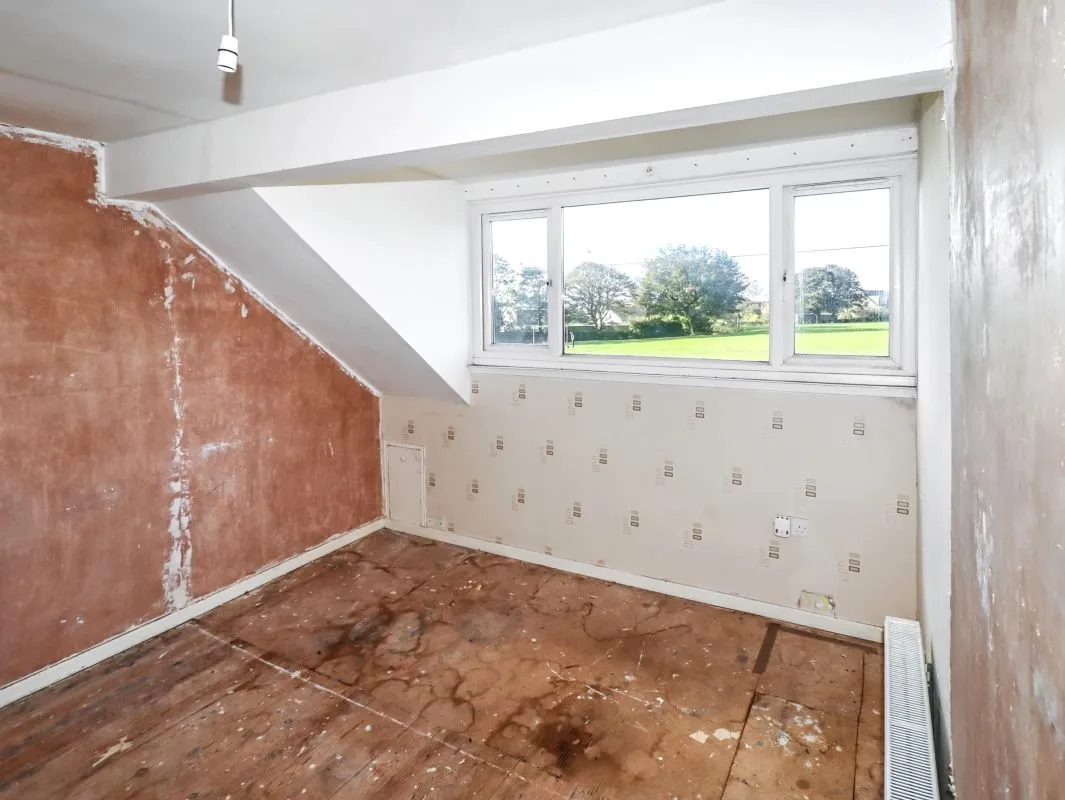 Online Property Auction in London: New Park Road, Queensbury, BD13 1PP | Auction ends 22/10/2025, a Guide Price of £110,000+.