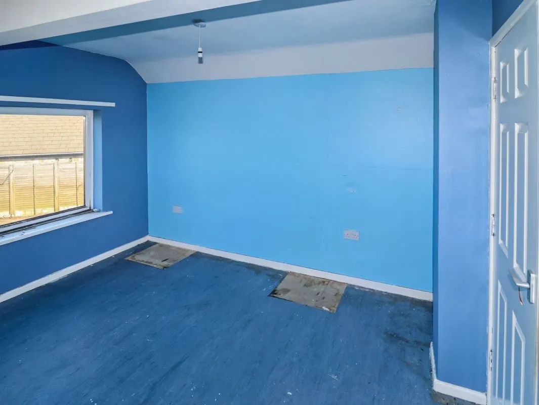 Online Property Auction in London: New Park Road, Queensbury, BD13 1PP | Auction ends 22/10/2025, a Guide Price of £110,000+.