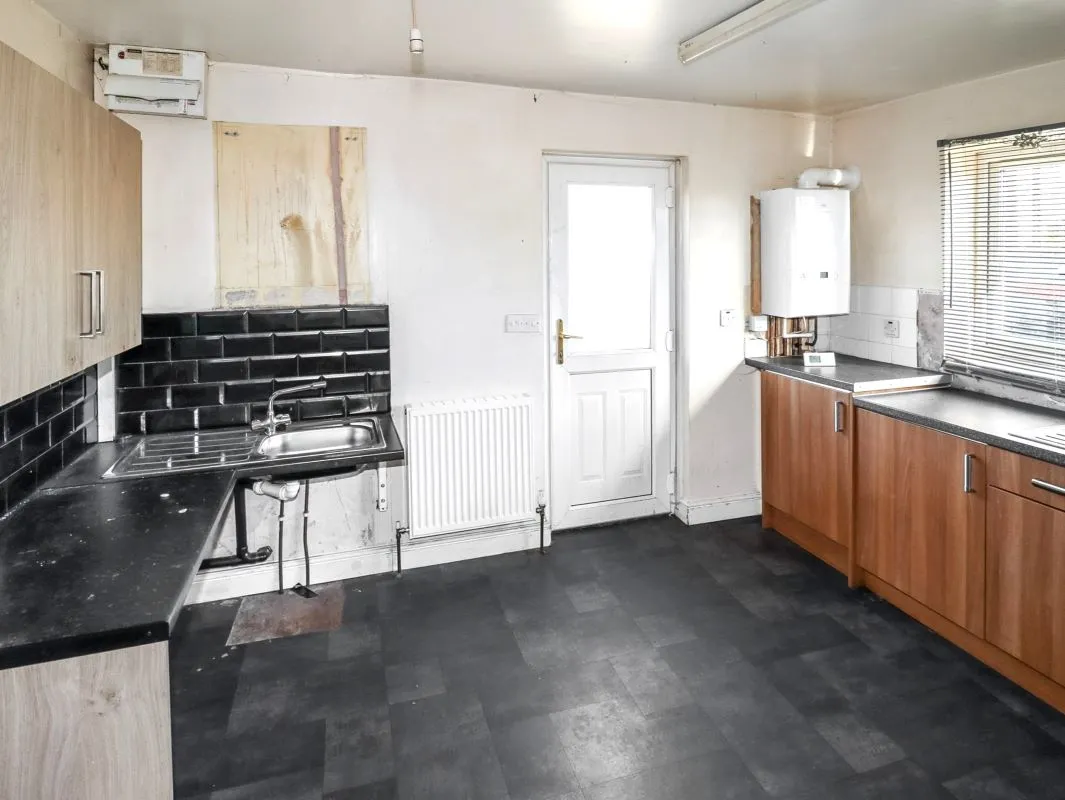 Online Property Auction in London: New Park Road, Queensbury, BD13 1PP | Auction ends 22/10/2025, a Guide Price of £110,000+.