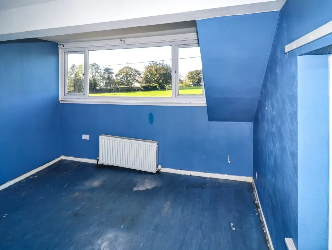 Online Property Auction in London: New Park Road, Queensbury, BD13 1PP | Auction ends 22/10/2025, a Guide Price of £110,000+.