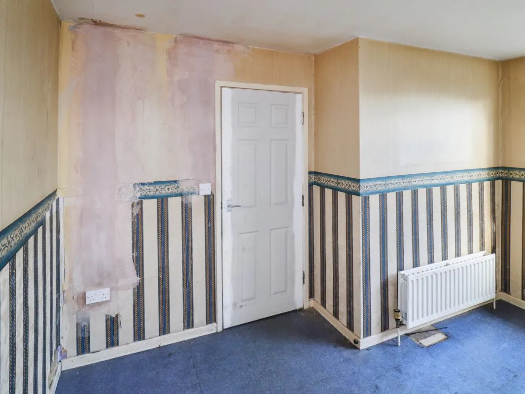 Online Property Auction in London: New Park Road, Queensbury, BD13 1PP | Auction ends 22/10/2025, a Guide Price of £110,000+.