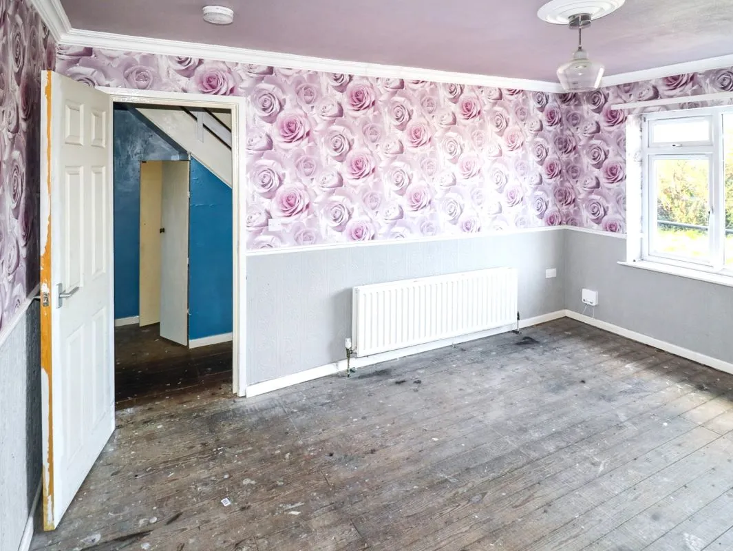 Online Property Auction in London: New Park Road, Queensbury, BD13 1PP | Auction ends 22/10/2025, a Guide Price of £110,000+.