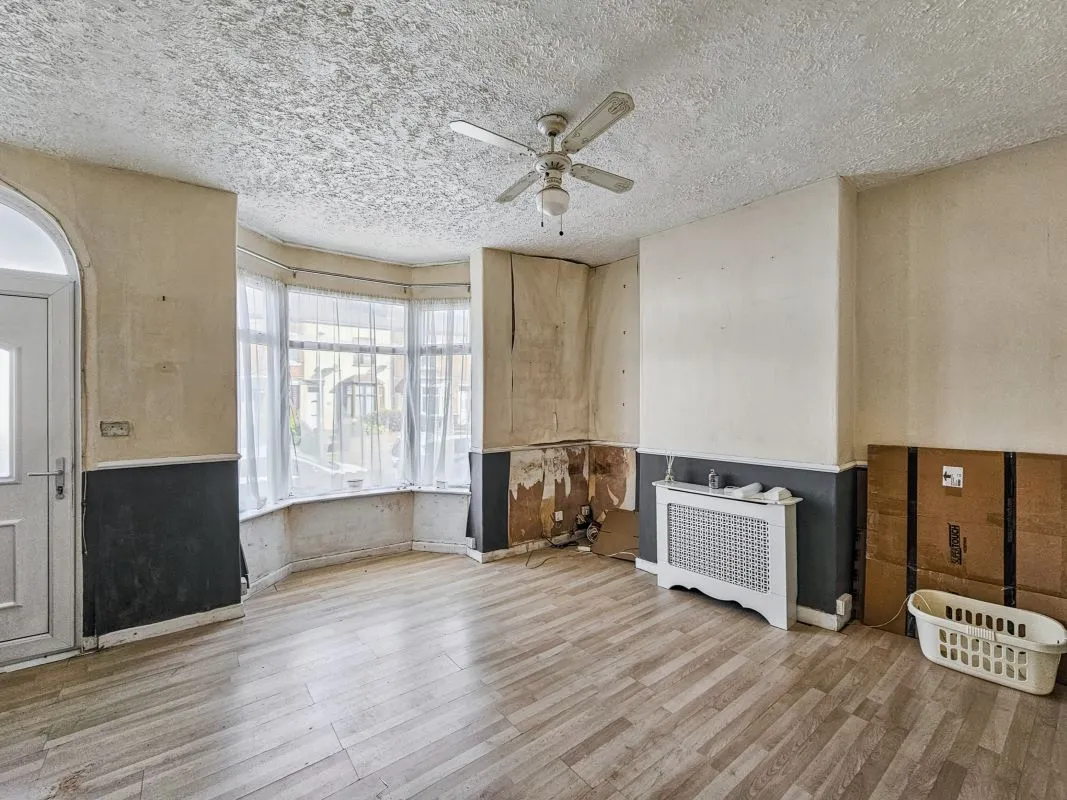 Online Property Auction in London: Shakespeare Crescent, Eccles, Manchester, M30 0PB | Auction ends 22/10/2025, a Guide Price of £70,000+.
