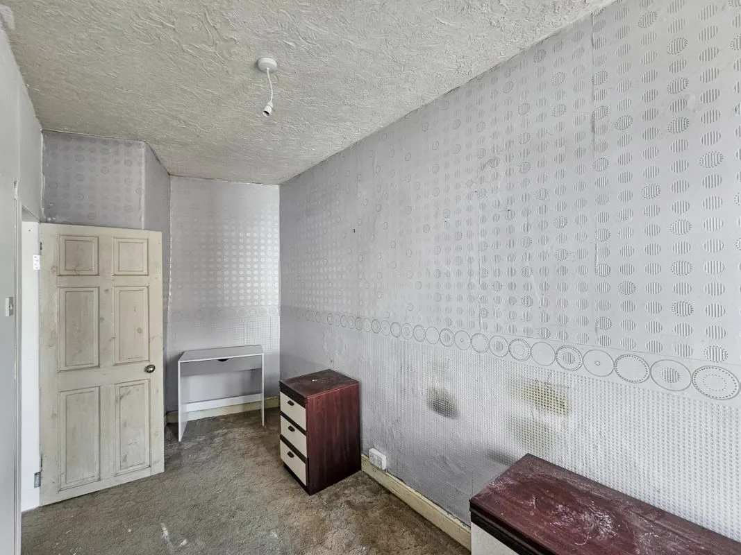Online Property Auction in London: Shakespeare Crescent, Eccles, Manchester, M30 0PB | Auction ends 22/10/2025, a Guide Price of £70,000+.