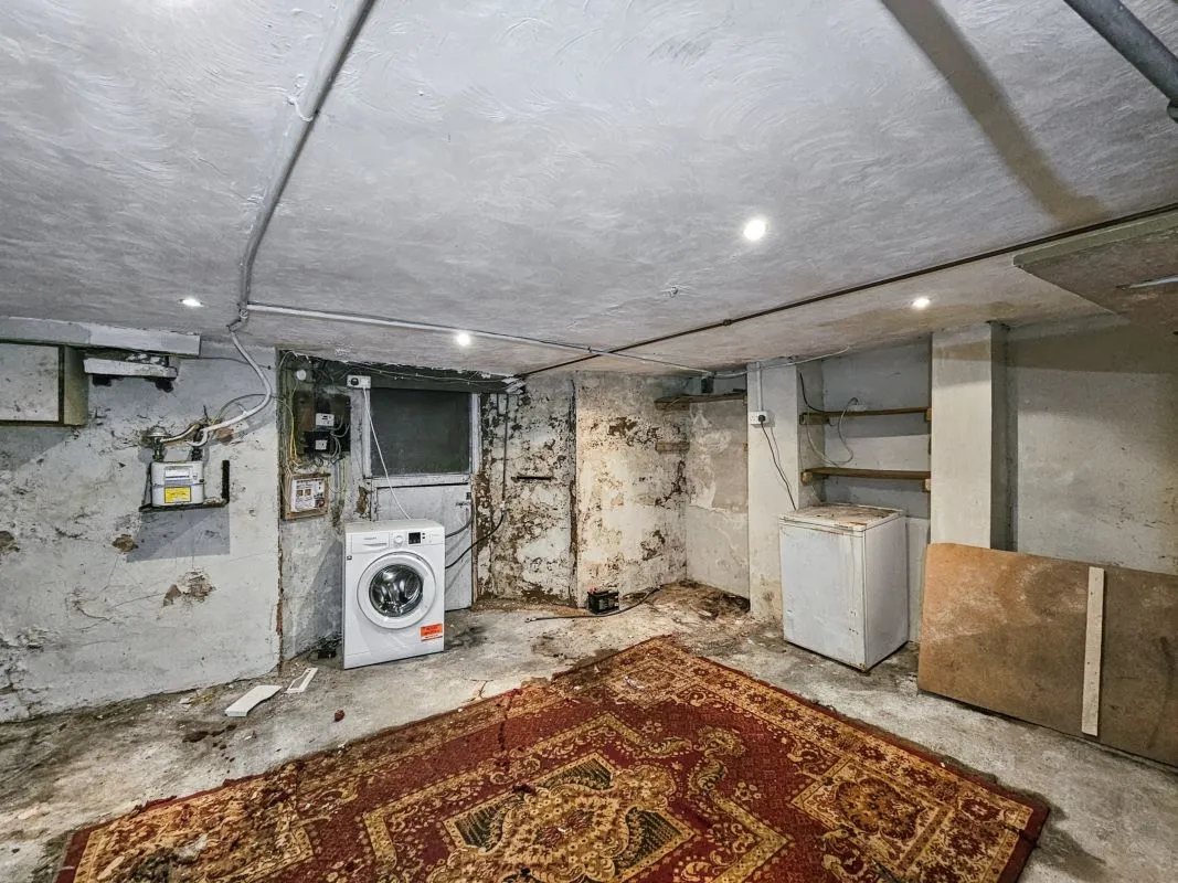 Online Property Auction in London: Shakespeare Crescent, Eccles, Manchester, M30 0PB | Auction ends 22/10/2025, a Guide Price of £70,000+.