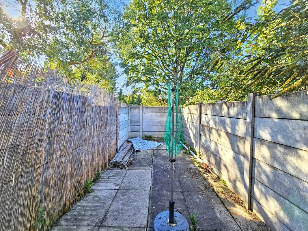 Online Property Auction in London: Shakespeare Crescent, Eccles, Manchester, M30 0PB | Auction ends 22/10/2025, a Guide Price of £70,000+.