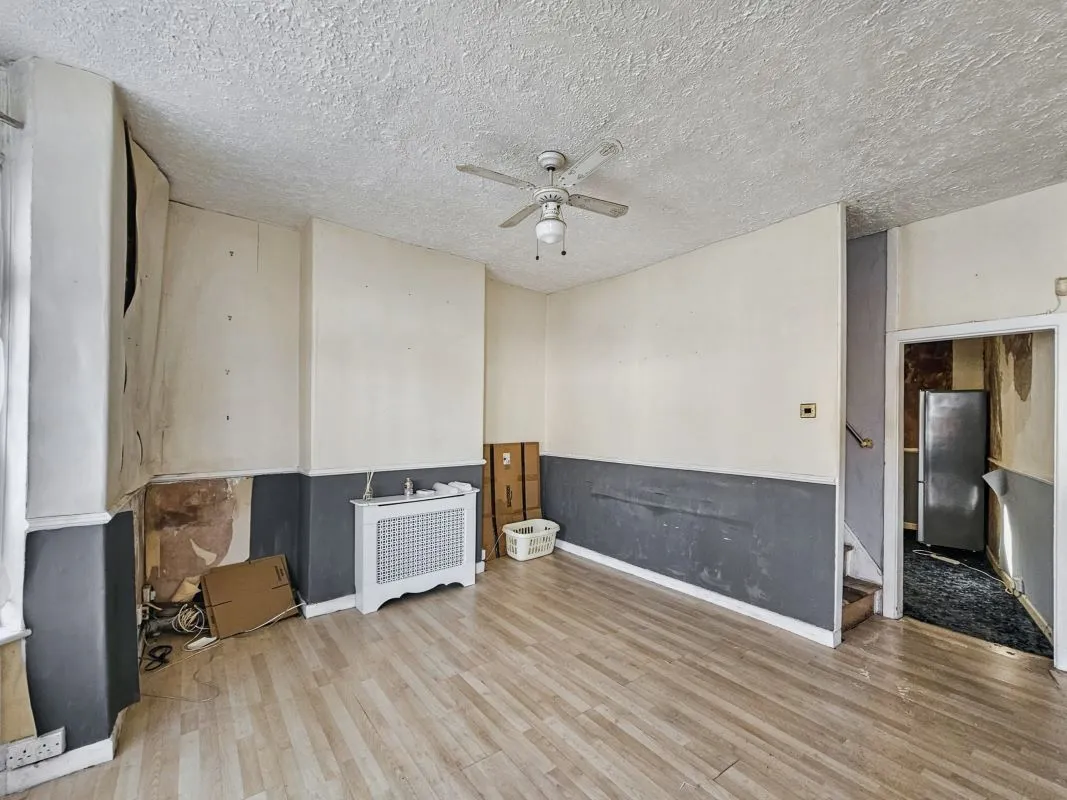 Online Property Auction in London: Shakespeare Crescent, Eccles, Manchester, M30 0PB | Auction ends 22/10/2025, a Guide Price of £70,000+.
