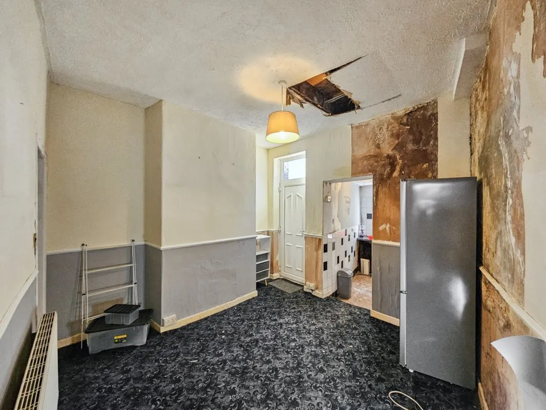 Online Property Auction in London: Shakespeare Crescent, Eccles, Manchester, M30 0PB | Auction ends 22/10/2025, a Guide Price of £70,000+.