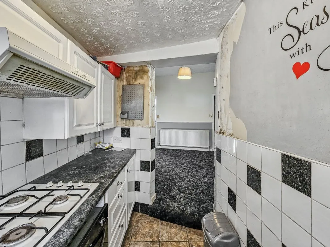 Online Property Auction in London: Shakespeare Crescent, Eccles, Manchester, M30 0PB | Auction ends 22/10/2025, a Guide Price of £70,000+.